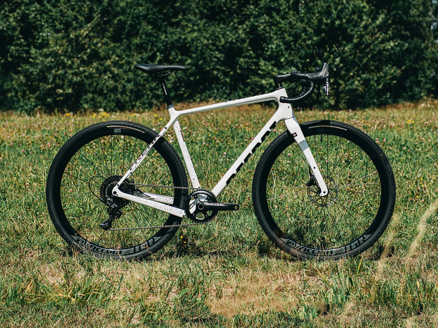 Rower gravel ACCENT FREAK CARBON APEX biały
