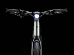 Rower Trek FX+ 7 o średnim przekroku